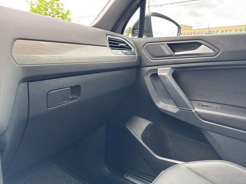 Used 2020 Volkswagen Tiguan SE R-Line AWD/4WD image 16