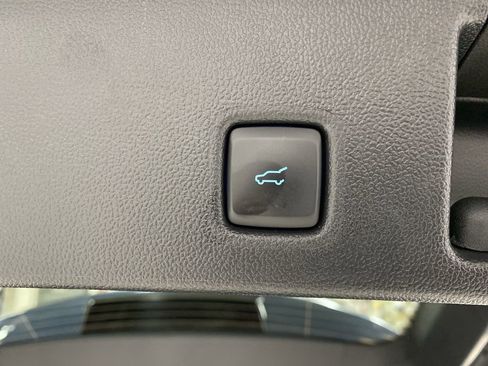 Used 2025 Ford Escape Platinum w/ Premium Technology Package image 18