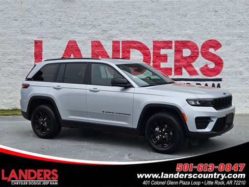 Used 2024 Jeep Grand Cherokee Altitude image 1