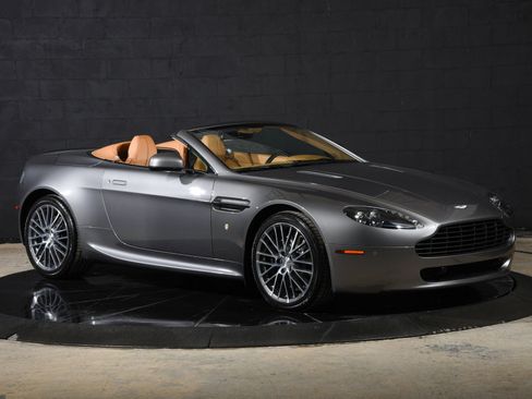 Used 2011 Aston Martin V8 Vantage Roadster RWD image 2