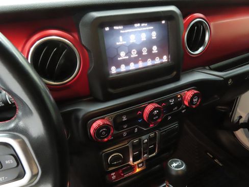 Used 2019 Jeep Wrangler Unlimited Rubicon AWD/4WD image 17