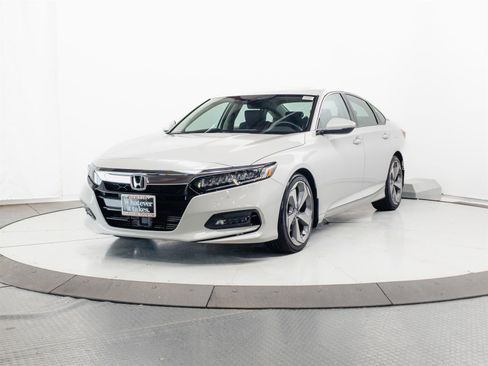 Used 2018 Honda Accord Touring image 3