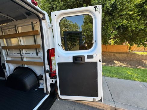 Used 2025 RAM ProMaster 2500 w/ U-Haul Equipment Group FWD image 17