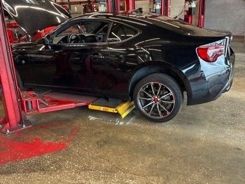 Used 2019 Toyota 86 RWD image 16