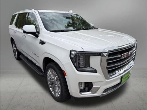 Used 2023 GMC Yukon SLT w/ SLT Premium Package AWD/4WD image 3
