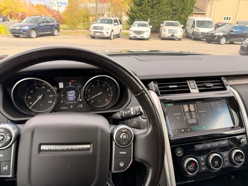 Used 2017 Land Rover Discovery HSE image 29