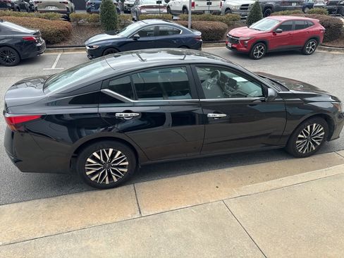 Used 2025 Nissan Altima 2.5 SV image 8