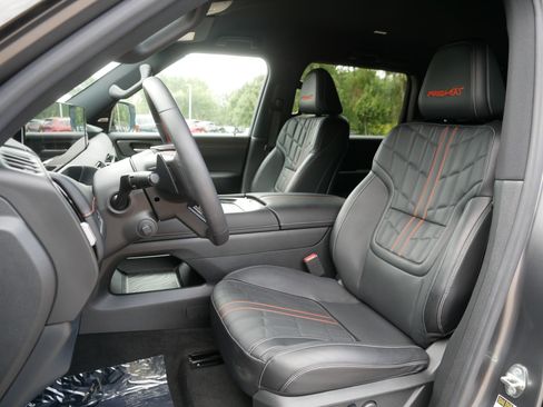 Certified 2025 Nissan Armada PRO-4X AWD/4WD image 35