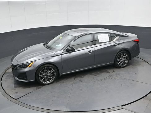Used 2023 Nissan Altima 2.0 SR FWD image 45
