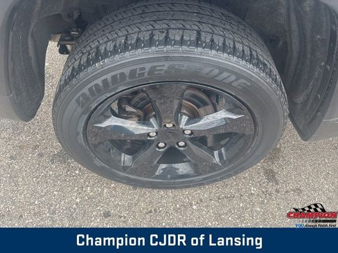 Used 2022 Jeep Grand Cherokee Altitude AWD/4WD image 34