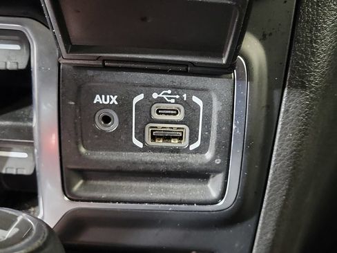 Used 2025 Jeep Wrangler Unlimited Rubicon AWD/4WD image 23