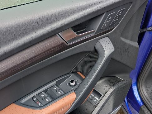 Used 2022 Audi Q5 e Prestige w/ Prestige Package image 11