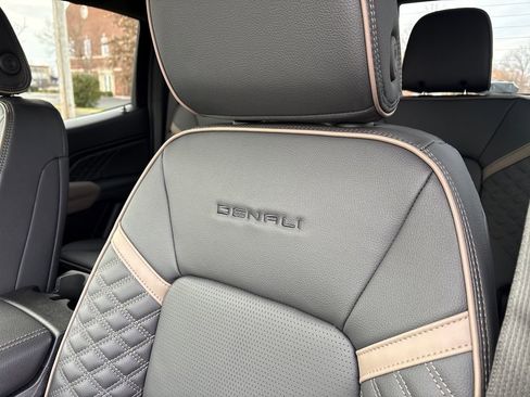 New 2026 GMC Canyon Denali image 17