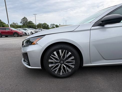 Used 2024 Nissan Altima 2.5 SV FWD image 21