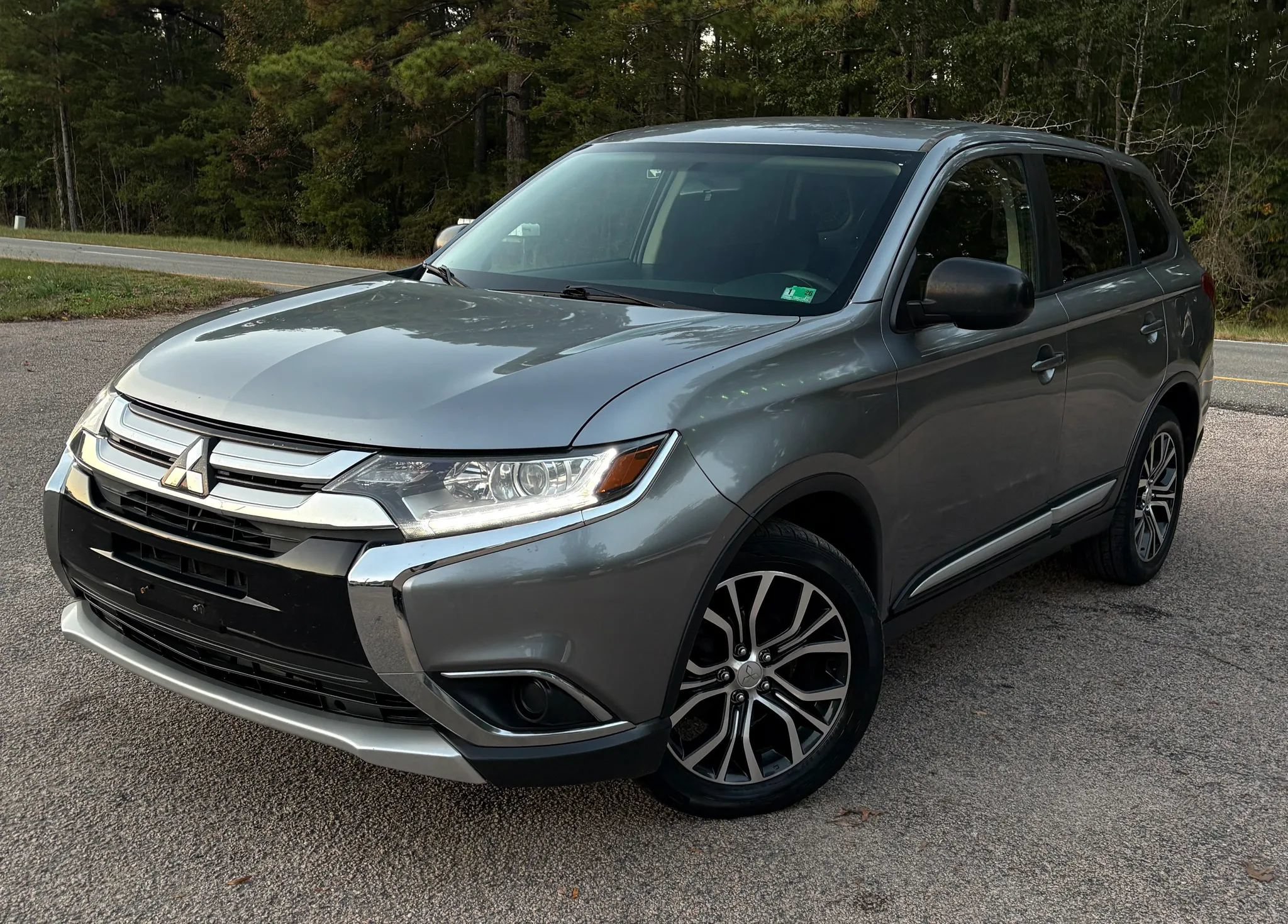Used 2018 Mitsubishi Outlander ES AWD/4WD image 2
