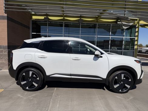 Used 2025 Nissan Kicks SR AWD/4WD image 9