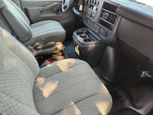 New 2025 Chevrolet Express 3500 image 19