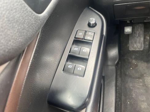 Used 2019 Toyota Highlander AWD V6 image 33