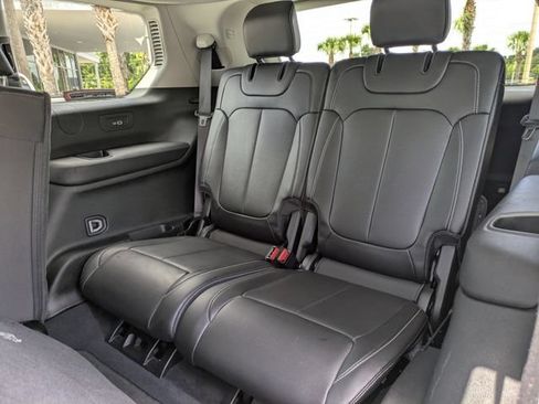 Used 2023 Jeep Grand Cherokee L Limited w/ Black Appearance Package AWD/4WD image 21