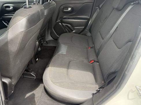 Used 2019 Jeep Renegade Altitude w/ UConnect 8.4 Nav Group FWD image 23