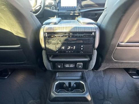 Used 2024 Jeep Wagoneer L Series II w/ Premium Group I image 34