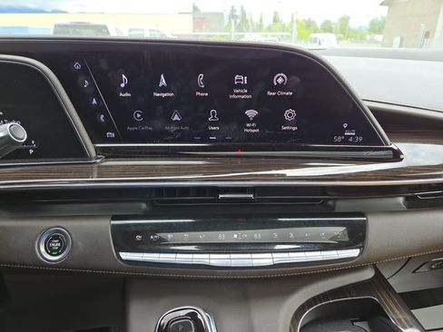 Used 2021 Cadillac Escalade Premium Luxury AWD/4WD image 24