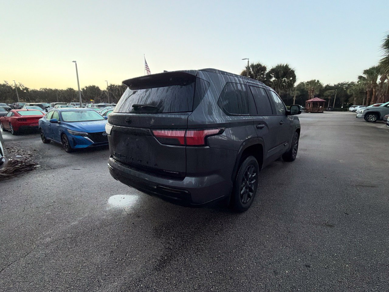 Used 2025 Toyota Sequoia Platinum AWD/4WD image 4