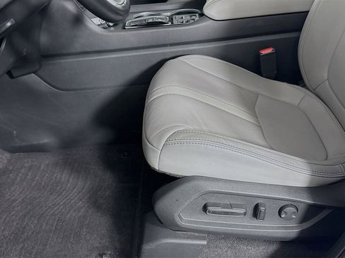 Used 2023 Honda Pilot Touring image 18