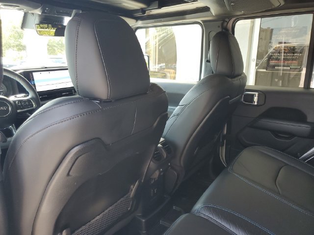 Used 2024 Jeep Wrangler High Altitude AWD/4WD image 31