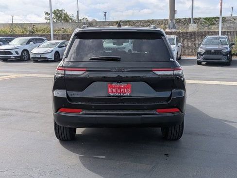 Used 2024 Jeep Grand Cherokee Altitude AWD/4WD image 9