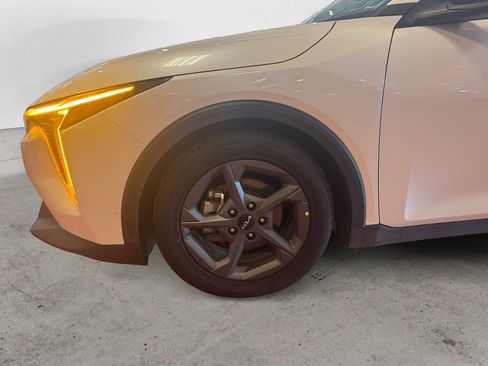 Used 2025 Kia K4 FWD image 14