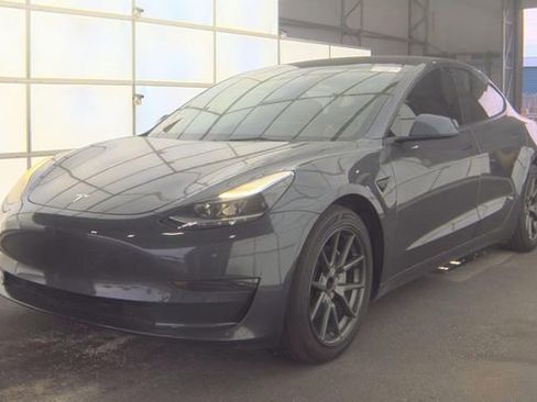 Used 2023 Tesla Model 3 Standard Range RWD image 1