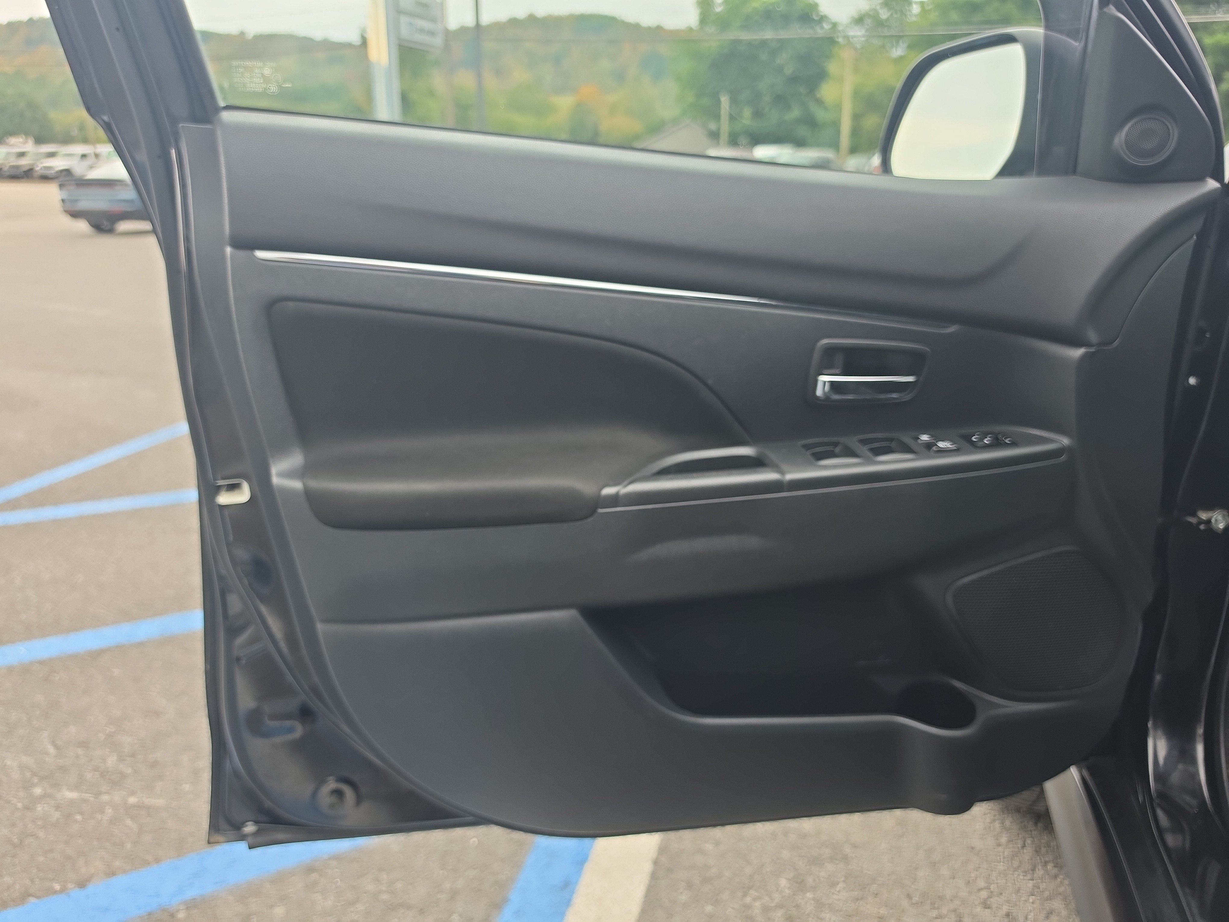 Used 2023 Mitsubishi Outlander Sport ES AWD/4WD image 16