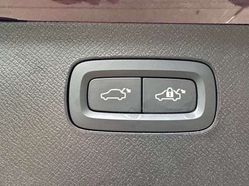 Certified 2025 Volvo XC90 B5 Core w/ Climate Package AWD/4WD image 40