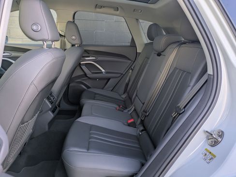 Used 2025 Audi Q5 Premium w/ Convenience Package image 24