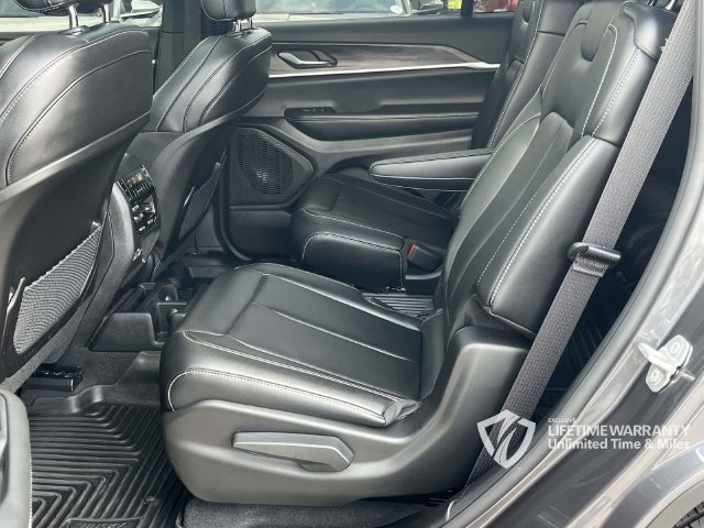 Used 2025 Jeep Grand Cherokee L Limited AWD/4WD image 19
