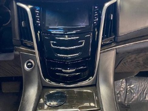 Used 2019 Cadillac Escalade ESV Platinum image 25
