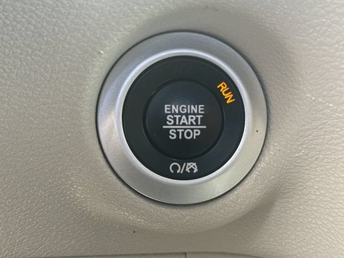 Used 2024 Chrysler Pacifica Touring-L FWD image 21