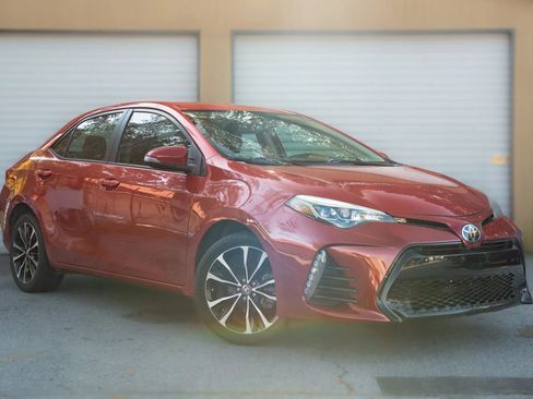 Used 2019 Toyota Corolla SE image 1