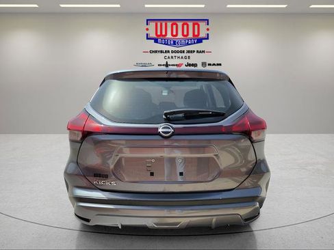Used 2025 Nissan Kicks Play S image 3