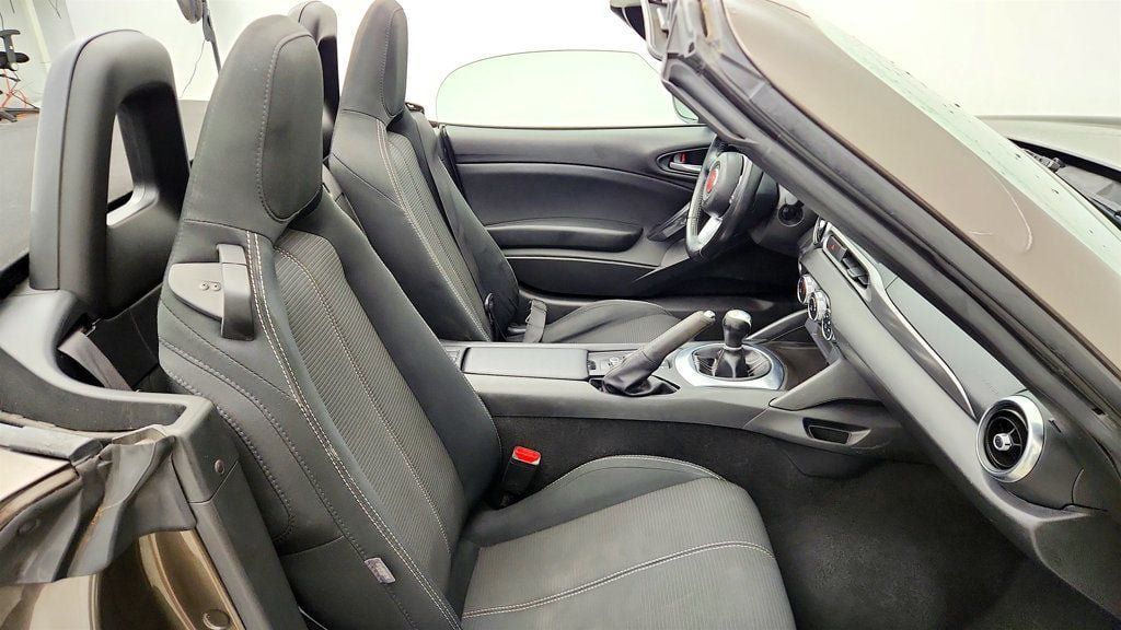 Used 2017 FIAT 124 Spider Classica RWD image 21