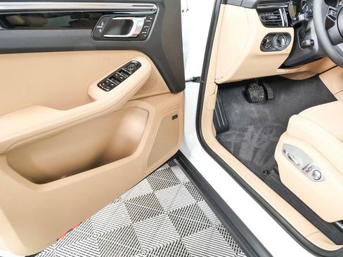 Used 2026 Porsche Macan Turbo AWD/4WD image 8