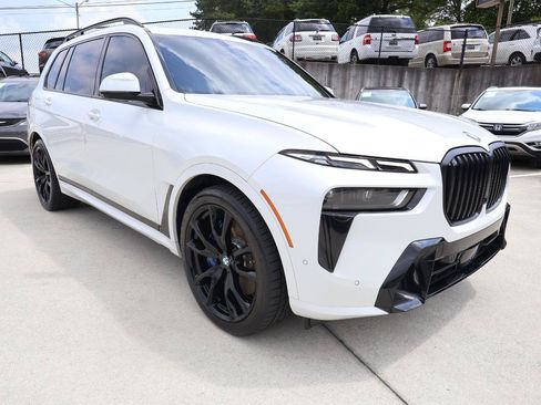 Used 2024 BMW X7 xDrive40i w/ M Sport Package AWD/4WD image 9