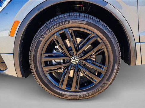 Used 2022 Volkswagen Tiguan SE R-Line AWD/4WD image 9