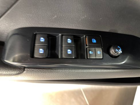 Used 2018 Toyota Camry SE FWD image 21