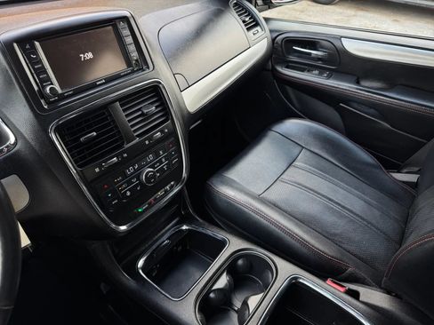 Used 2013 Dodge Grand Caravan R/T w/ Safety Sphere Group FWD image 31