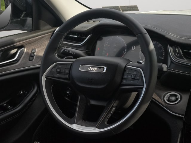 Used 2023 Jeep Grand Cherokee Limited AWD/4WD image 19