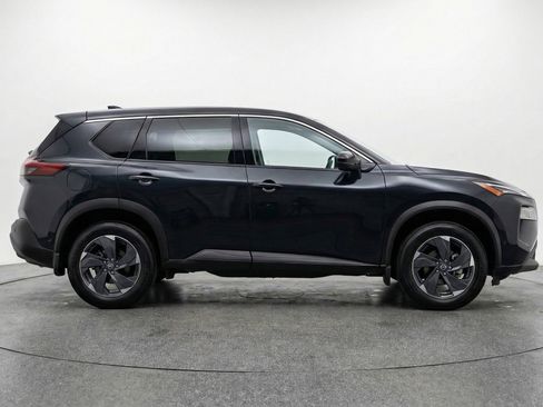 Used 2025 Nissan Rogue SV AWD/4WD image 11