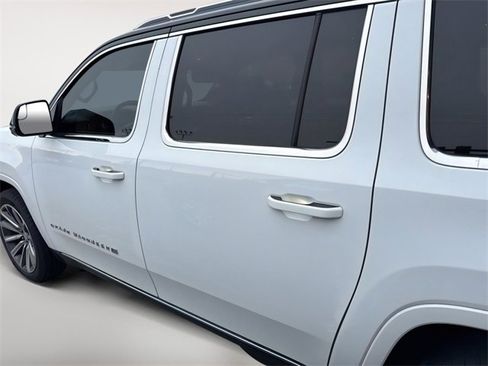 Used 2023 Jeep Grand Wagoneer L Series II image 3