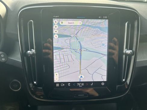 Certified 2025 Volvo XC40 B5 Core image 21